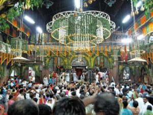 banke-bihari-temple-vrindavan-1024x768